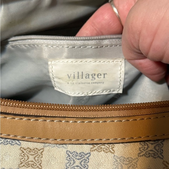 Tan and Cream Checkered Shoulder Bag with Gold Hardware - Picture 6 of 16